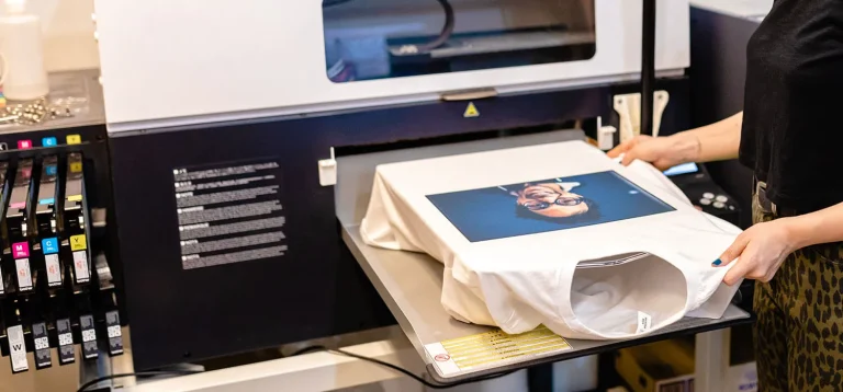 Silk Screen Printing vs. DTG Printing 1